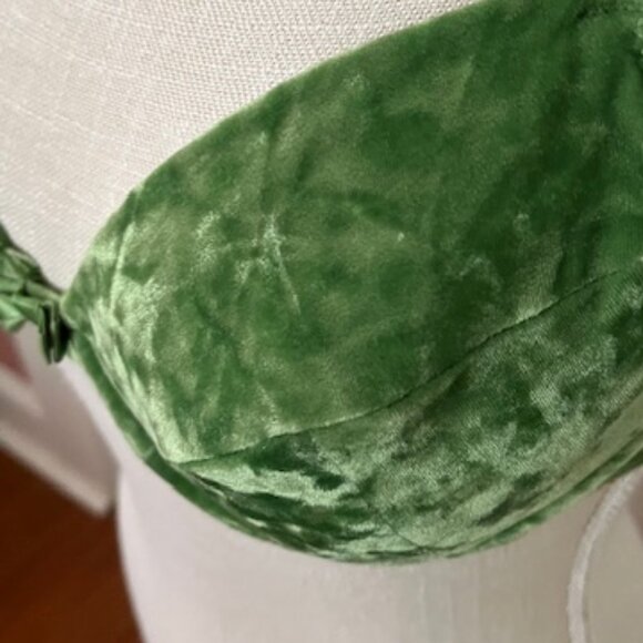 Victoria's Secret Vintage 1990's Velvet Bra - Picture 4 of 16